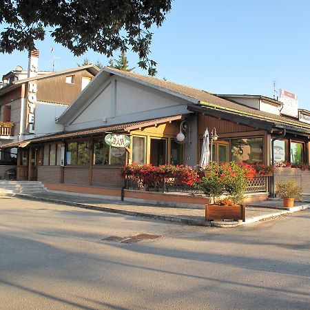 Hotel Ristorante La Nuova Fattoria Карсолі Екстер'єр фото