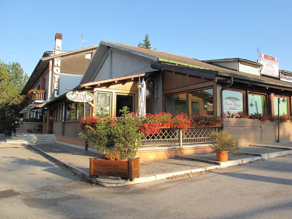 Hotel Ristorante La Nuova Fattoria Карсолі Екстер'єр фото