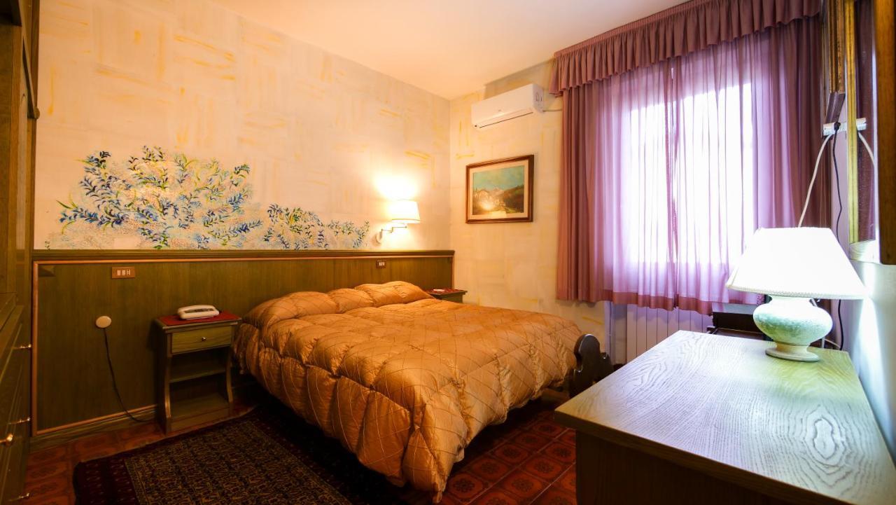 Hotel Ristorante La Nuova Fattoria Карсолі Екстер'єр фото